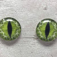 Green glass eye cabochons in sizes 6mm to 40mm dragon eyes cat iris (025)