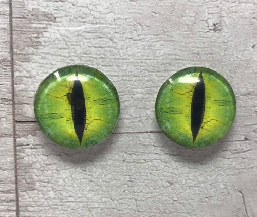 Green glass eye cabochons in sizes 6mm to 40mm posts dragon eyes cat iris (011)